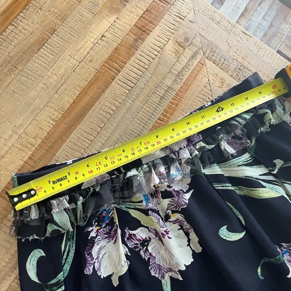 Club Monaco Floral Pencil Skirt Adamaris Iris Floral Print Size 10 Medium - Picture 9 of 13